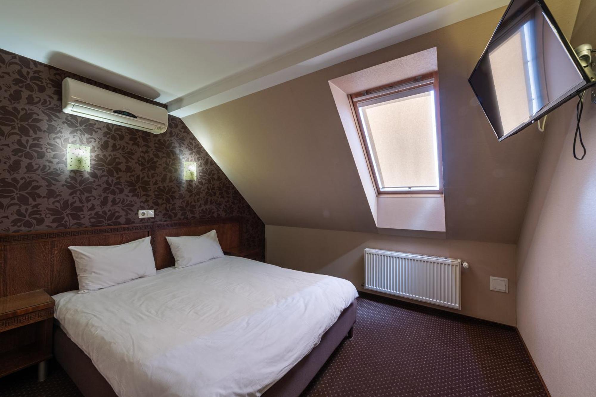 Kamelot Hotel Ternopil Exterior photo