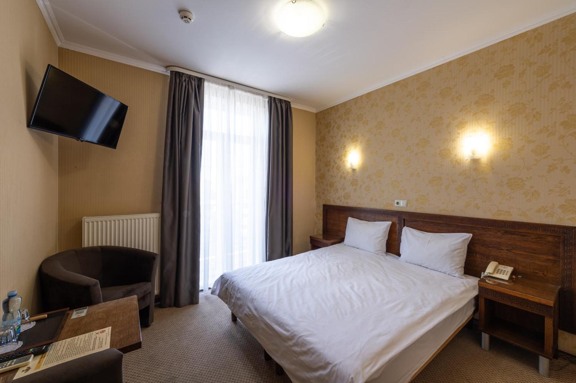 Kamelot Hotel Ternopil Exterior photo