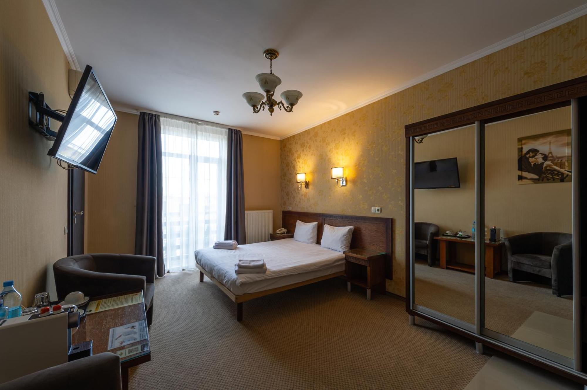 Kamelot Hotel Ternopil Exterior photo