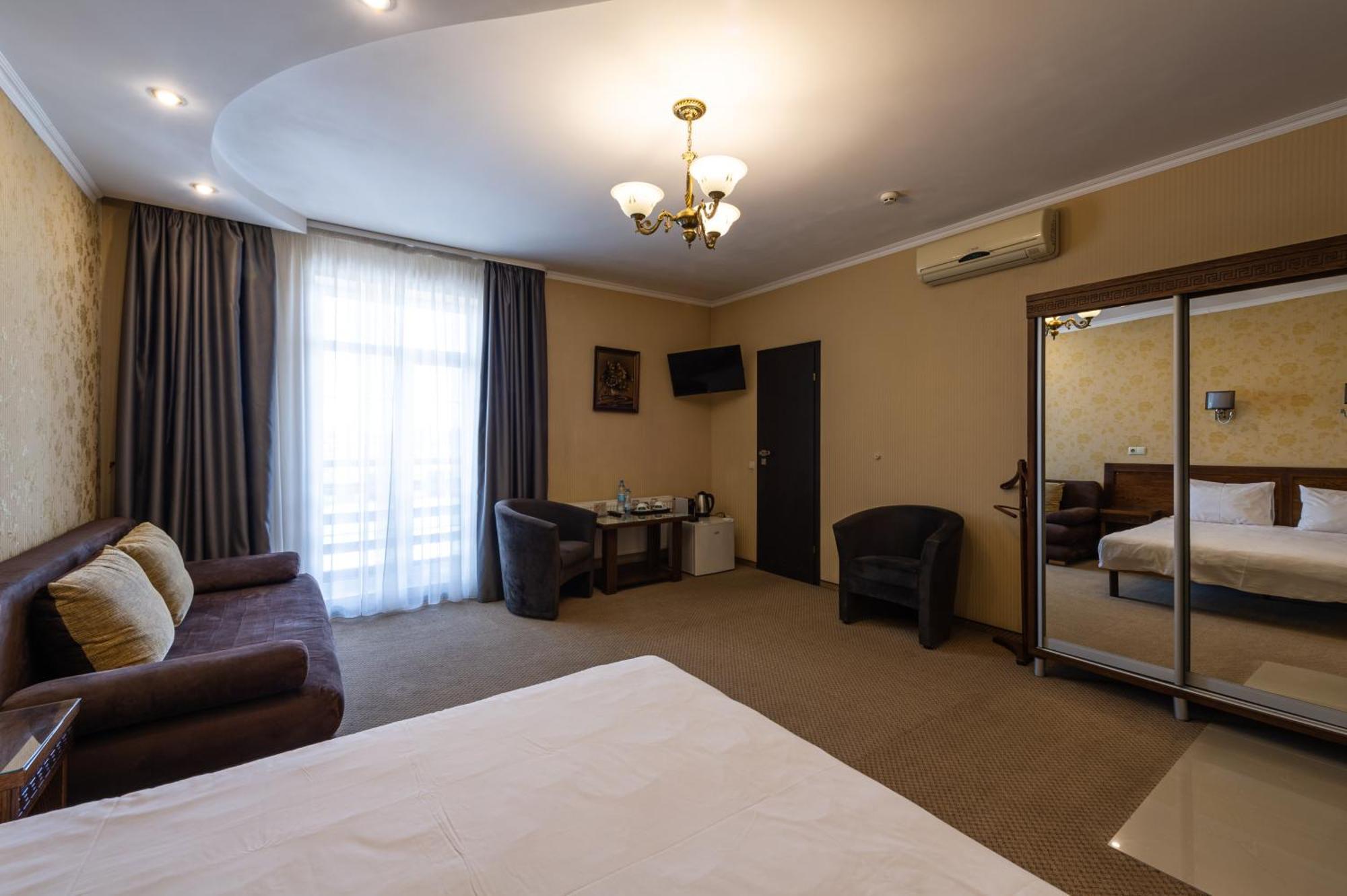 Kamelot Hotel Ternopil Exterior photo