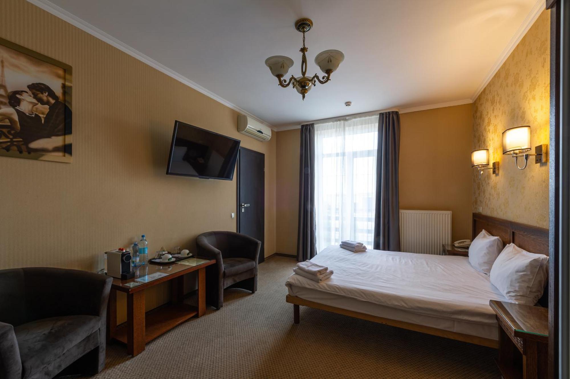 Kamelot Hotel Ternopil Exterior photo