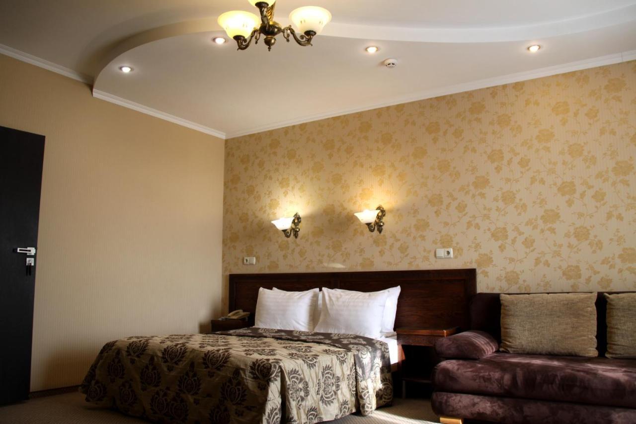 Kamelot Hotel Ternopil Exterior photo